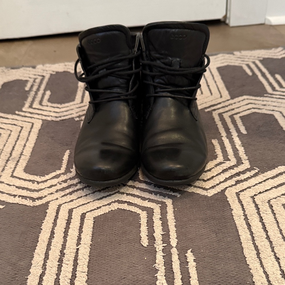 Ecco Black Leather Lace-Up Boots